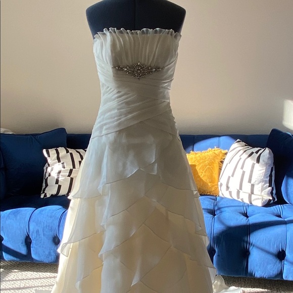 NWOT Wedding Gown - Picture 2 of 13